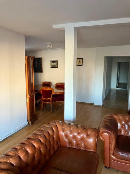 Apartament cu 3 camere decomandat în Vitan