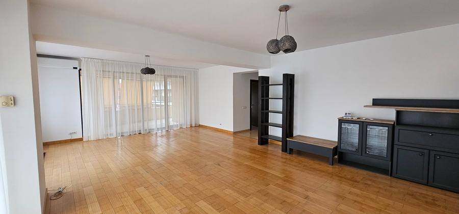 Apartament cu 4 camere decomandat, mobilat în Barbu Văcărescu