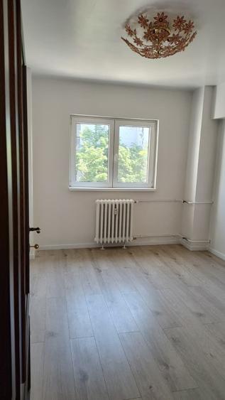 Apartament cu 4 camere semidecomandat în Ștefan cel Mare