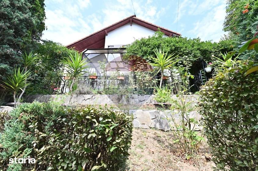 Casă cu 6 camere cu Teren 2000 Mp în Leamna de Jos