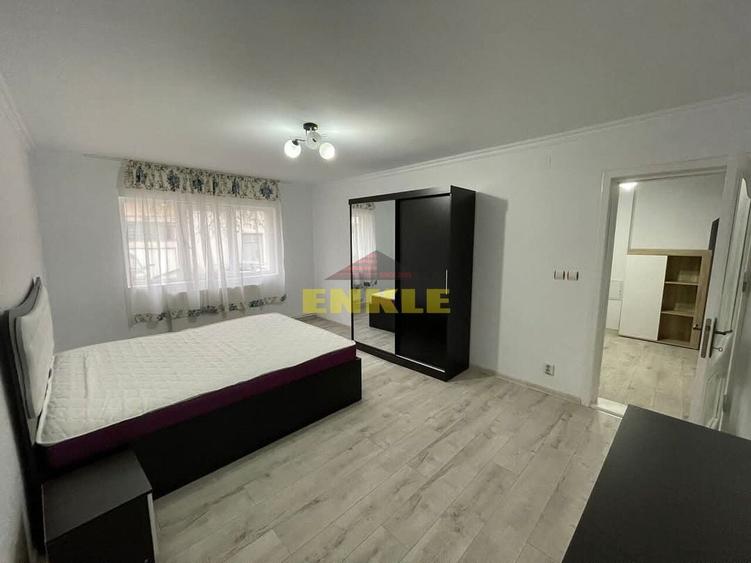 Apartament cu 3 camere semidecomandat în Central