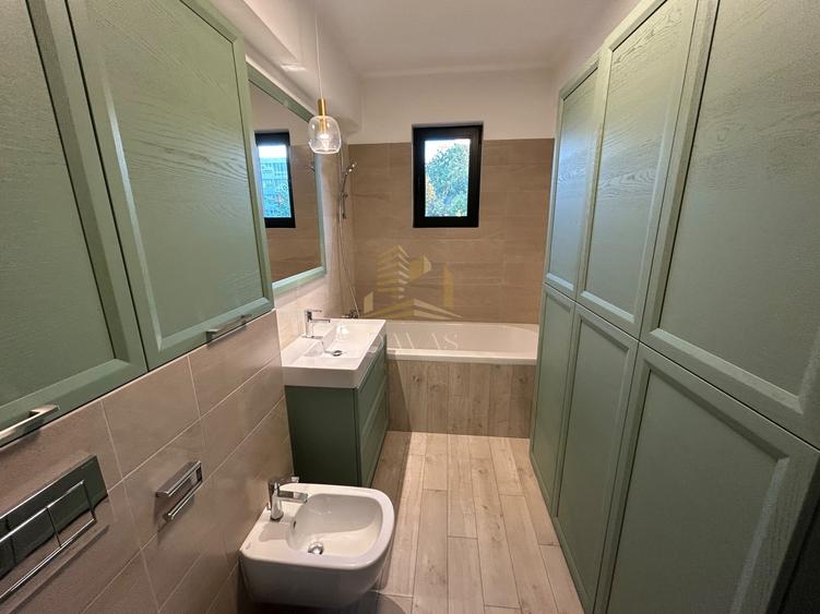 Apartament cu 4 camere circular, mobilat în Central
