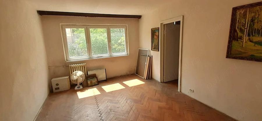 Apartament cu 3 camere semidecomandat în Moroasa 2