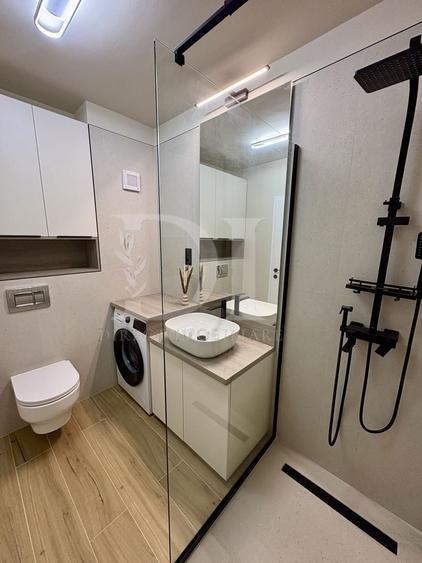 Apartament cu 3 camere semidecomandat, mobilat în Florești
