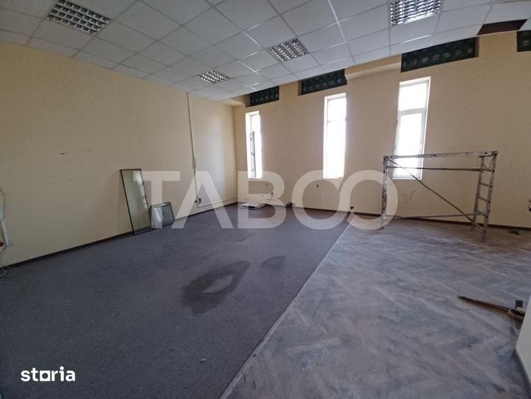 Spațiu comercial, de 750 mp, în Trei Stejari