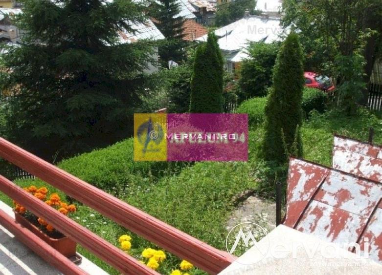 Casă individuală cu 5 camere cu Canalizare în Central