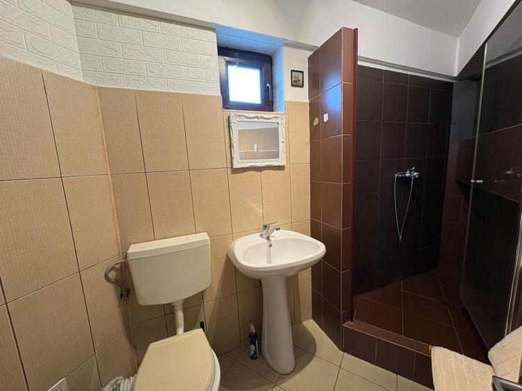 Apartament cu 2 camere semidecomandat, mobilat în Central