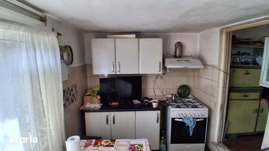 Casă cu 4 camere cu Teren 1600 Mp în Poiana