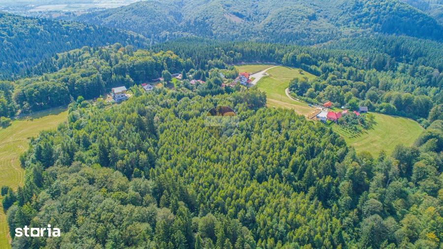 Teren de 1674 mp, în Poiana Mărului