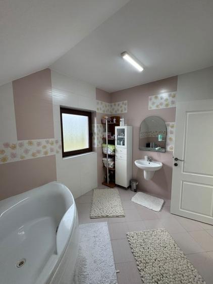 Duplex cu 4 camere cu Canalizare în Independenței