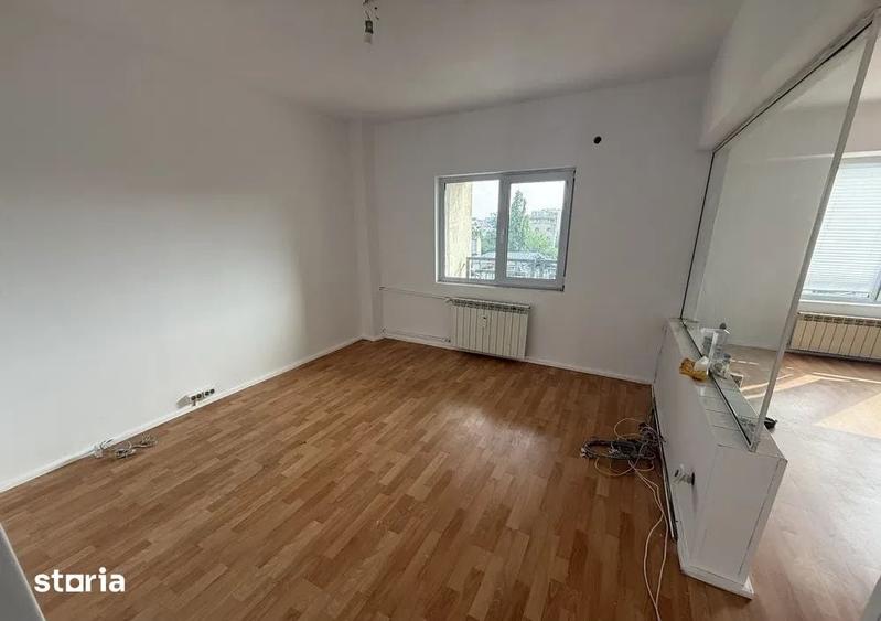 Apartament cu 3 camere decomandat în Decebal