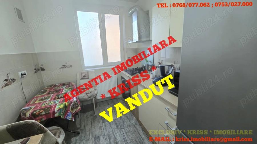 Apartament cu 2 camere semidecomandat în Craiovei