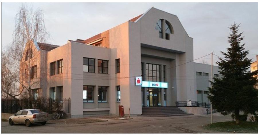 Birou, de 243.27000427246 mp, în Central