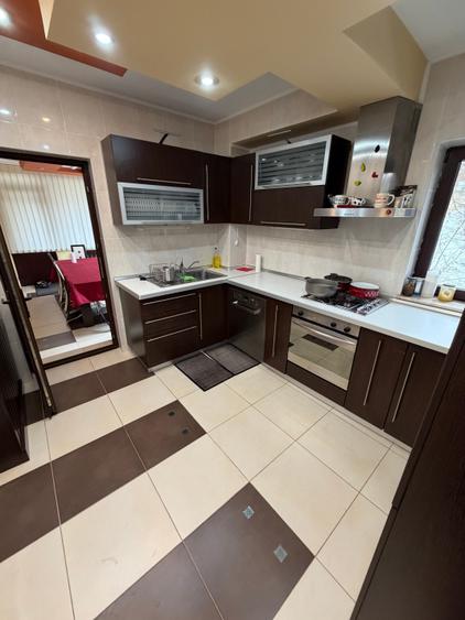Casă cu 6 camere cu Canalizare în Cioplea