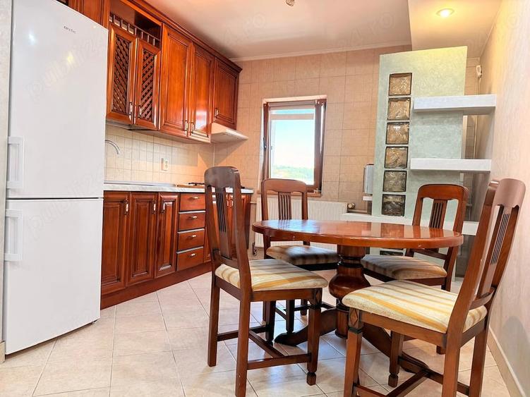 Apartament cu 4 camere decomandat în Central