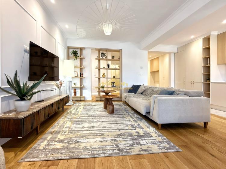 Apartament cu 3 camere decomandat în Băneasa