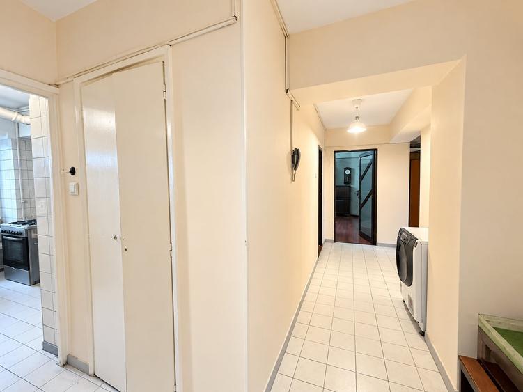 Apartament cu 4 camere decomandat în Obor