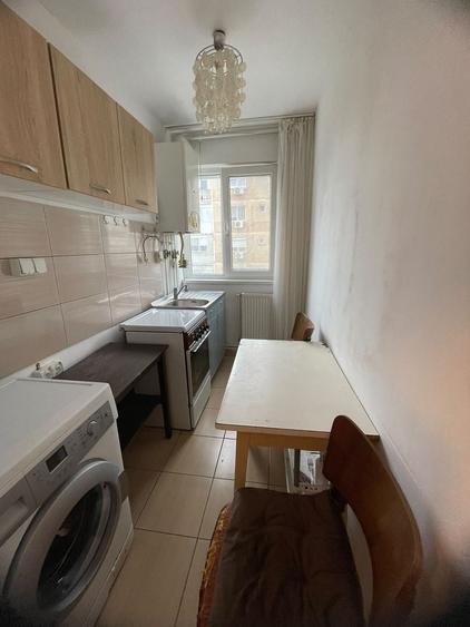 Apartament cu 2 camere semidecomandat, mobilat în Central