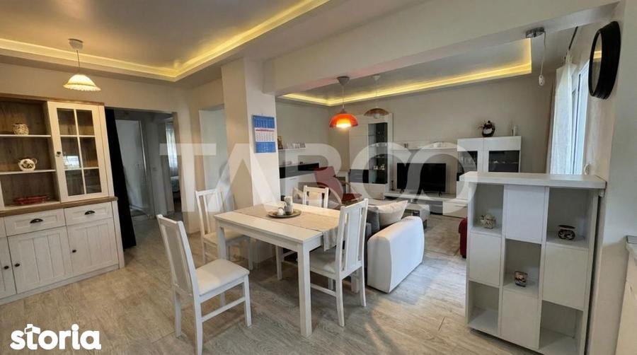 Apartament cu 4 camere semidecomandat, mobilat în Est