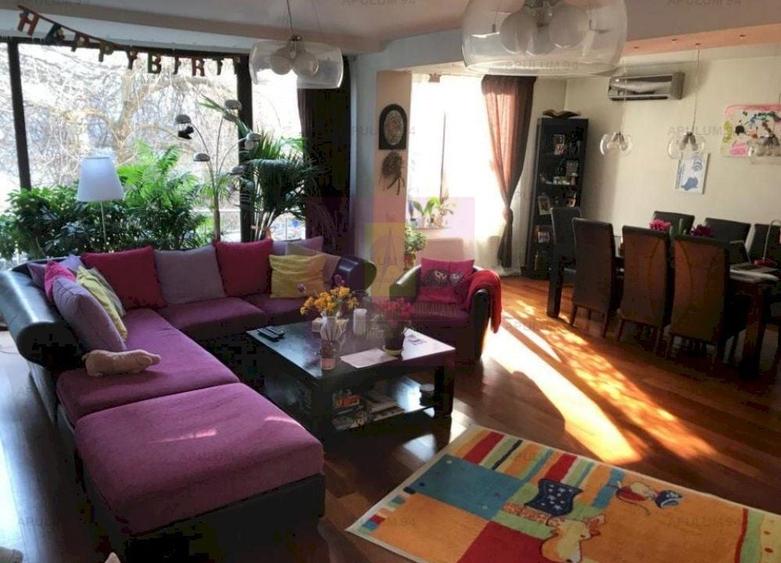 Casă individuală cu 11 camere decomandat cu Canalizare în Floreasca