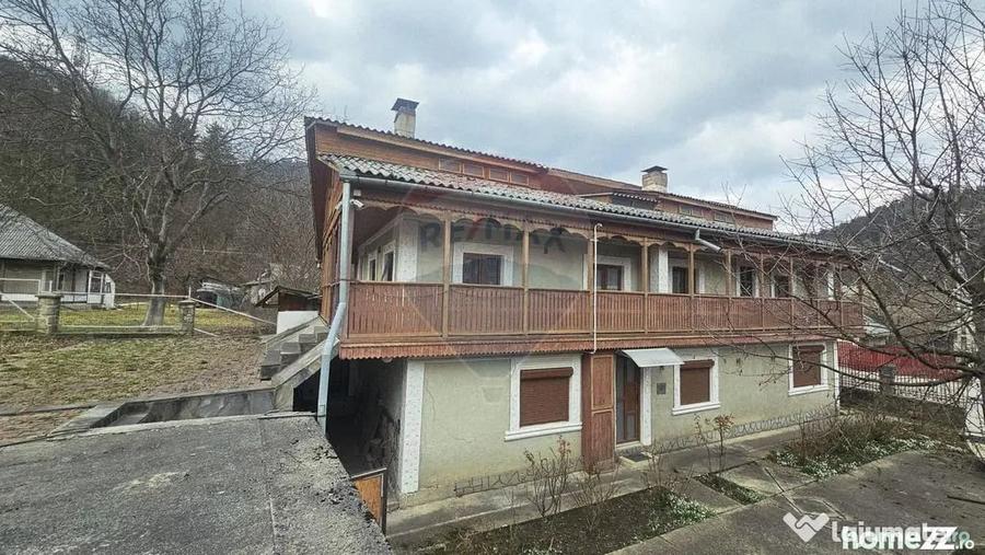Casă cu 7 camere cu Teren 1134 Mp în Tarcău