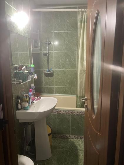 Apartament cu 2 camere semidecomandat în Berceni
