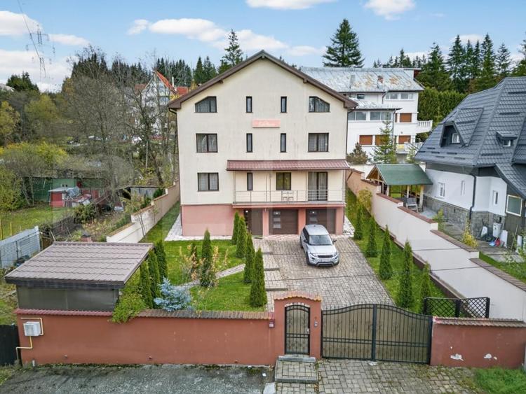 Casă individuală cu 9 camere cu Canalizare în Predeal