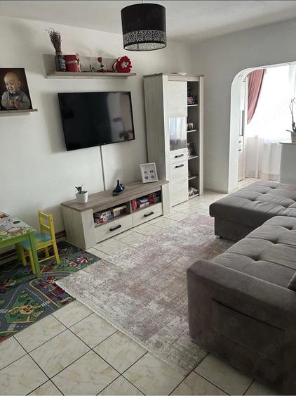 Apartament cu 3 camere decomandat în Lipovei