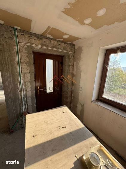 Casă cu 6 camere cu Teren 1354 Mp în Cornu