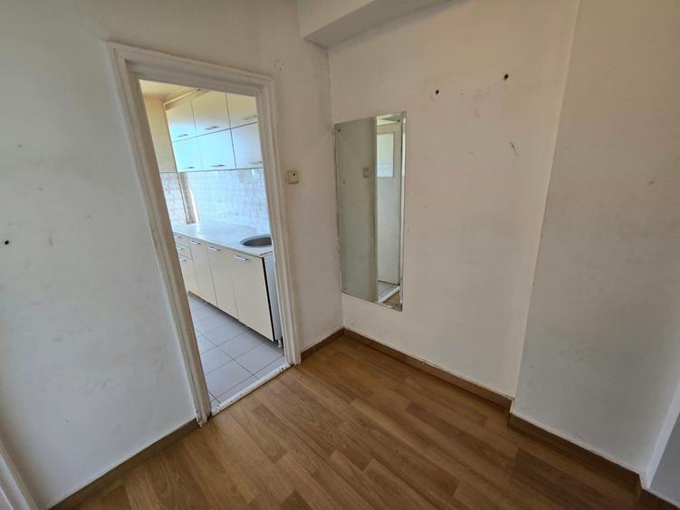 Apartament cu 3 camere decomandat în Gara de Nord