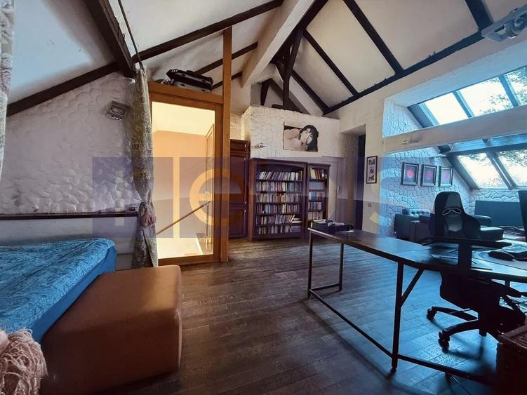 Casă individuală cu 6 camere cu Piscina în Central