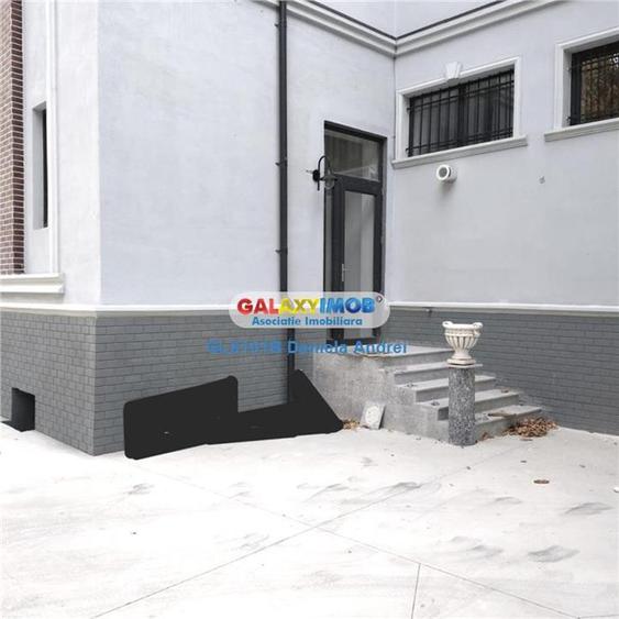 Casă cu 26 camere cu Teren 450 Mp în Calea Victoriei