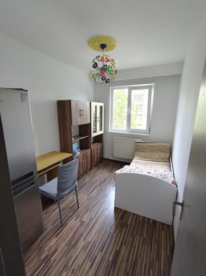 Apartament cu 3 camere semidecomandat în Central
