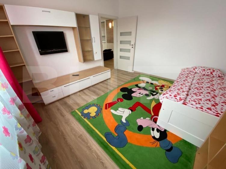 Apartament cu 3 camere semidecomandat în Florești