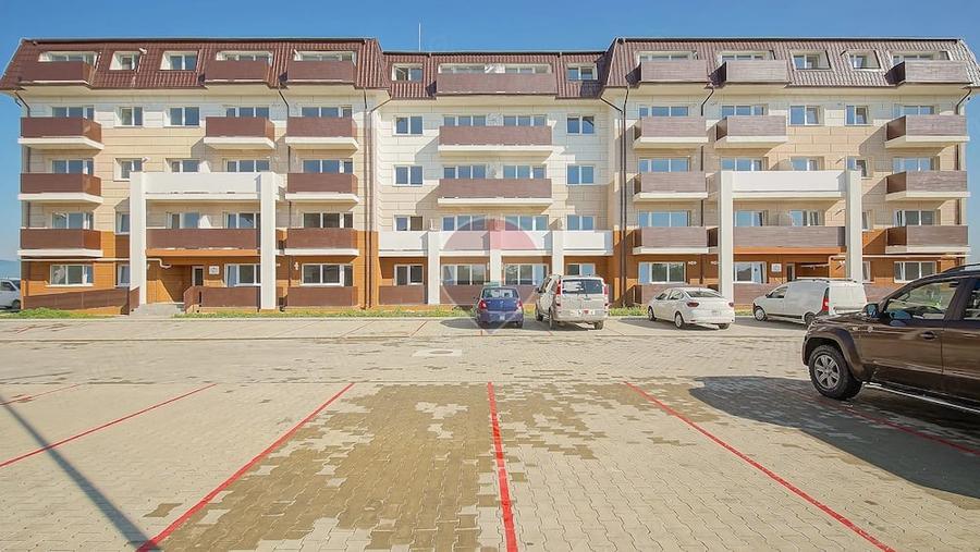 Apartament cu 3 camere decomandat în Sânpetru