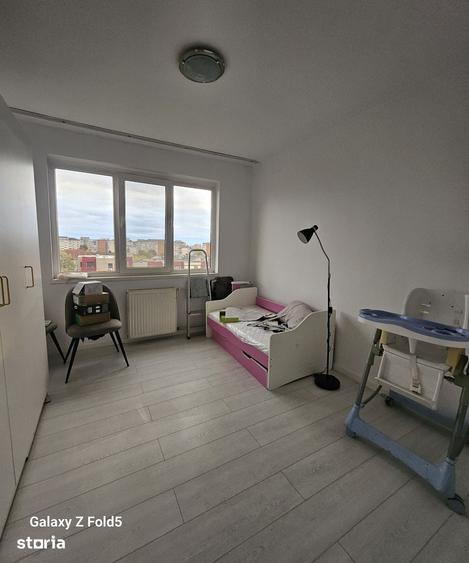 Apartament cu 3 camere decomandat în Rogerius