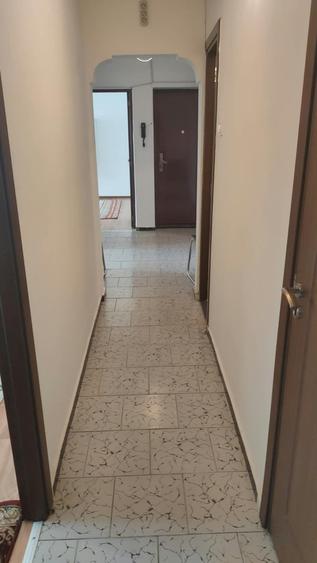 Apartament cu 3 camere în Tei