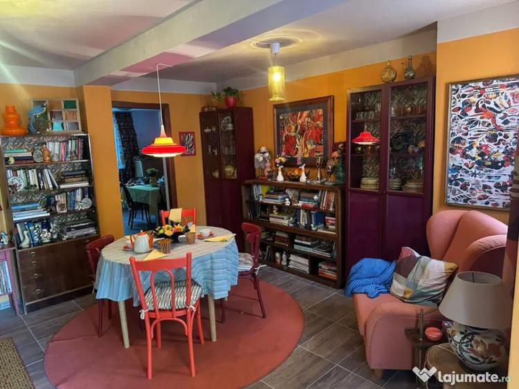 Casă cu 5 camere cu Teren 794 Mp în Livedea