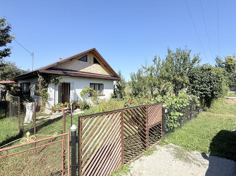 Casă cu 3 camere cu Canalizare în Brebu Megieșesc