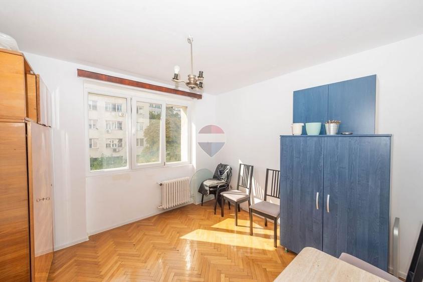 Apartament cu 3 camere semidecomandat, mobilat în Iancului