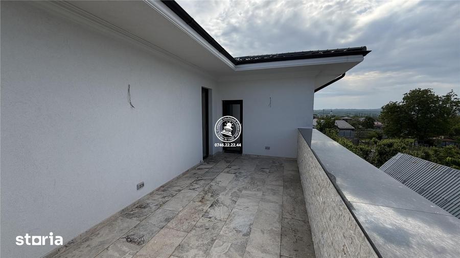 Casă cu 6 camere cu Teren 750 Mp în Aroneanu