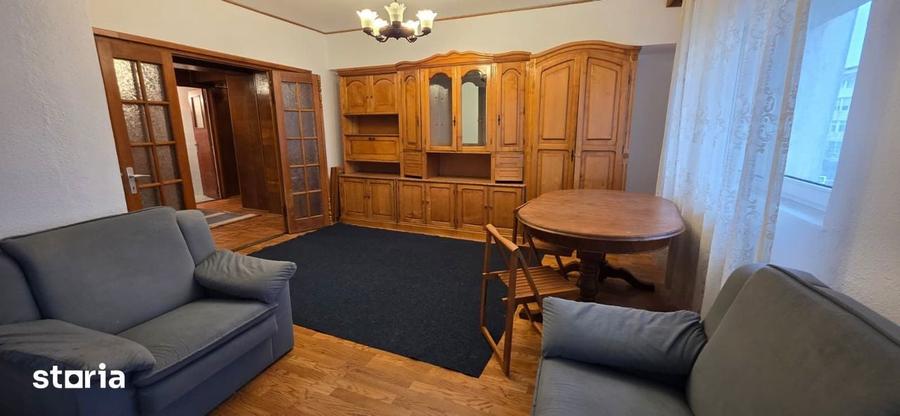 Apartament cu 3 camere decomandat în Energiei