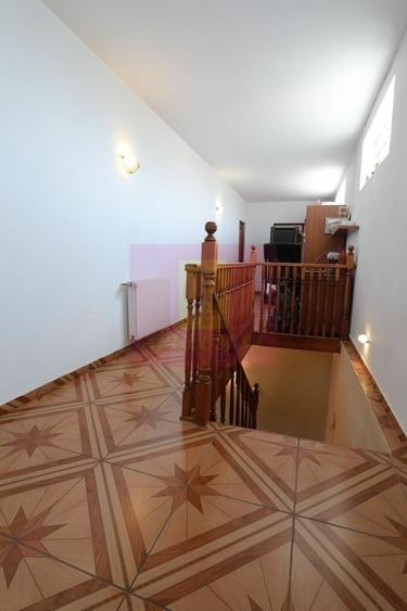 Casă cu 5 camere în Pantelimon
