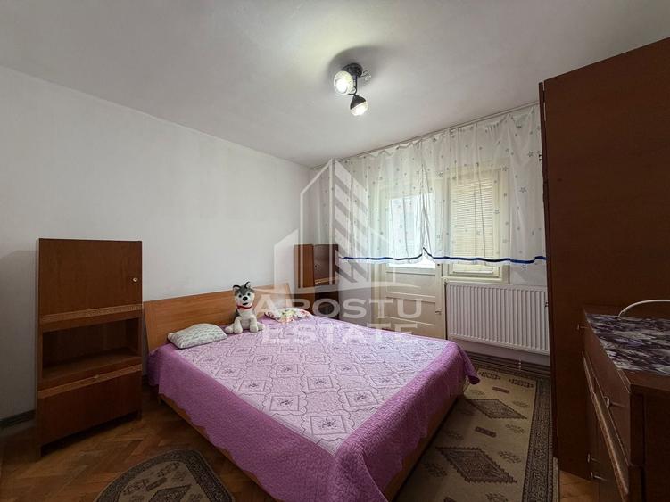 Apartament cu 3 camere decomandat, mobilat în Lipovei