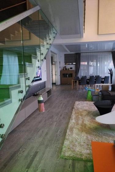 Casă cu 7 camere cu Canalizare în Trivale