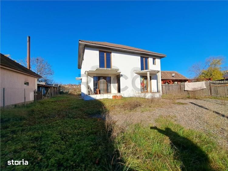 Casă cu 4 camere cu Teren 1276 Mp în Lugașu de Sus