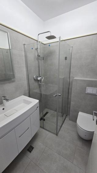 Apartament cu 3 camere decomandat, mobilat în Băneasa