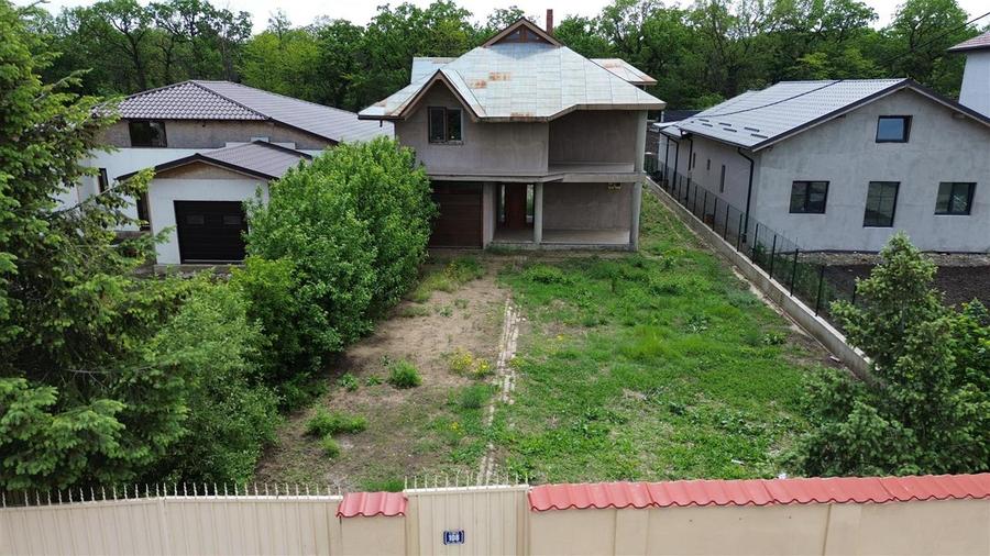 Casă cu 6 camere cu Canalizare în Nord
