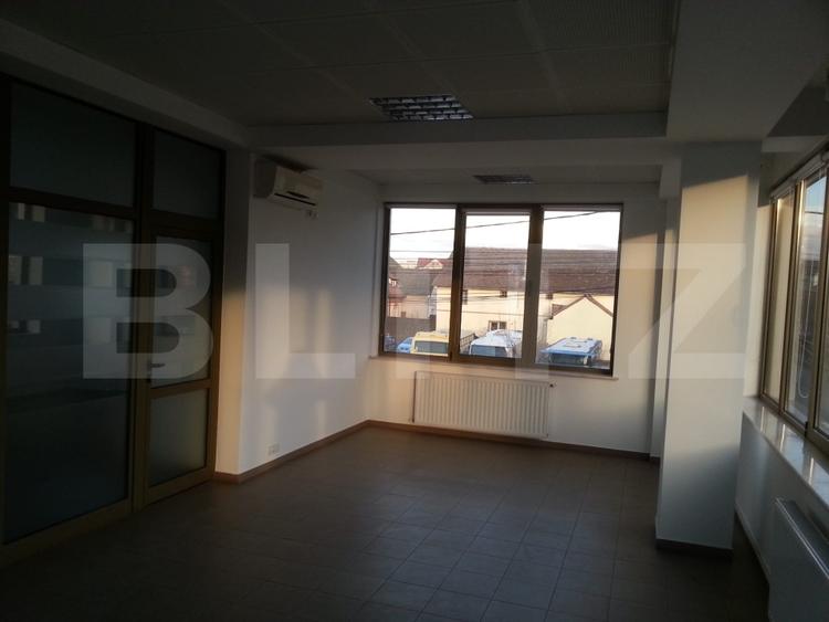 Birou, de 75 mp, în Calea Dumbrăvii