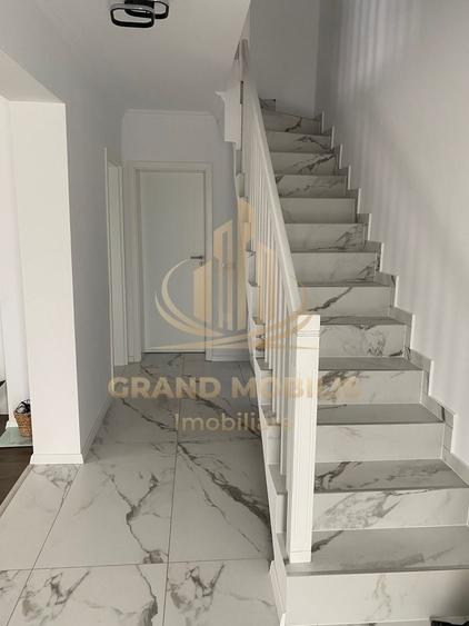Duplex cu 3 camere cu Canalizare în Sânandrei